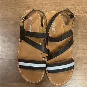 Forever Comfort Black and White Women’s Sandals— Never Worn